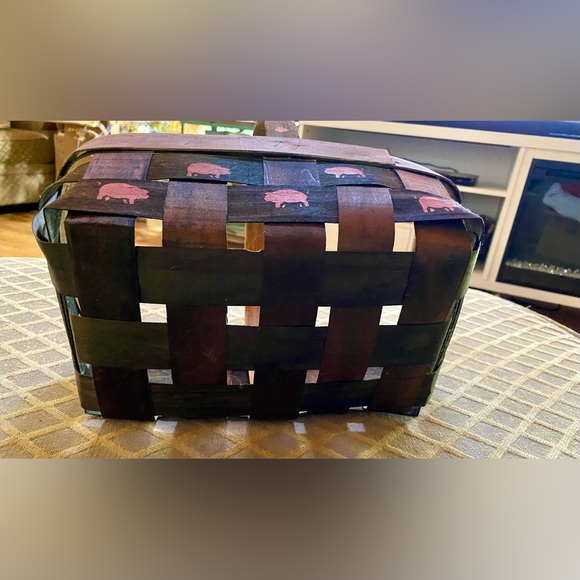 🐷Weaved Basket with Pig & Heart Design🐷 - Picture 4 of 10